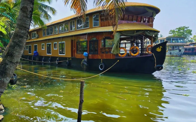 Vinayak House Boats