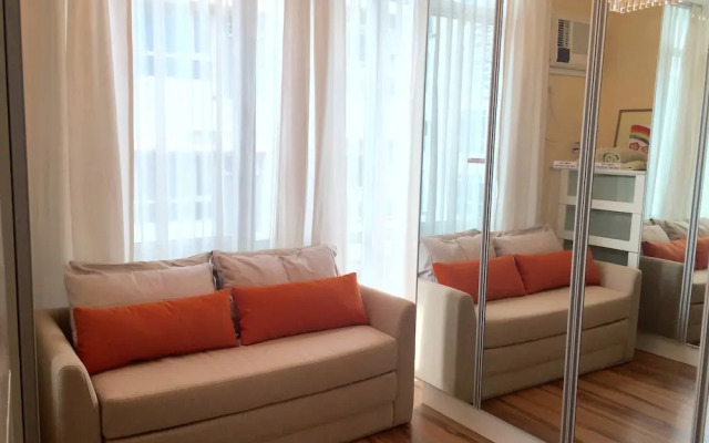Elegant 2BR Apartment in Upscale Fort BGC Fast Wifi