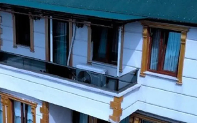 Nahif Suit Apart
