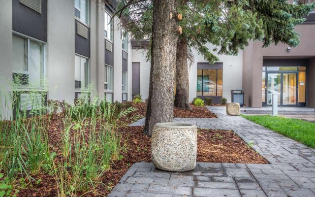 Best Western Premier Denham Inn & Suites