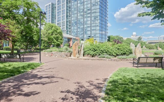 Contemporary Museum District Suites by Sonder