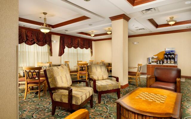 Holiday Inn Express & Suites Lenoir Cty by IHG