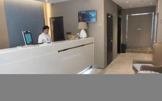 Yijia Hotel (Xinyi Railway Station Nanjing Road)
