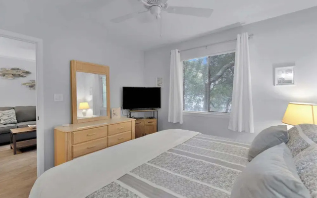 Hilton Head Hangout 2 BDR Resort Condo by Beach!