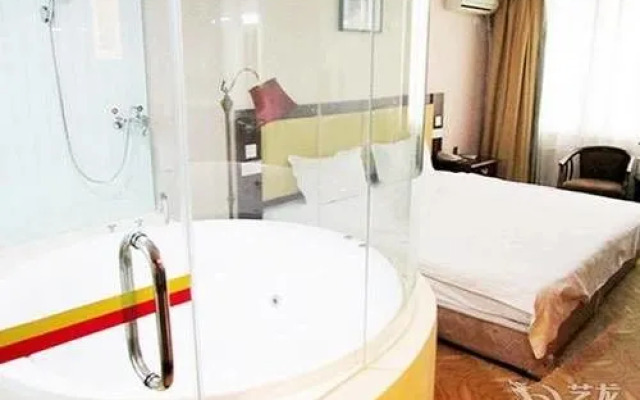 Super 8 Peony Square