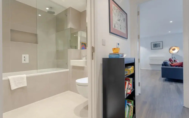 Modern 3 Bedroom Top Floor Apartment
