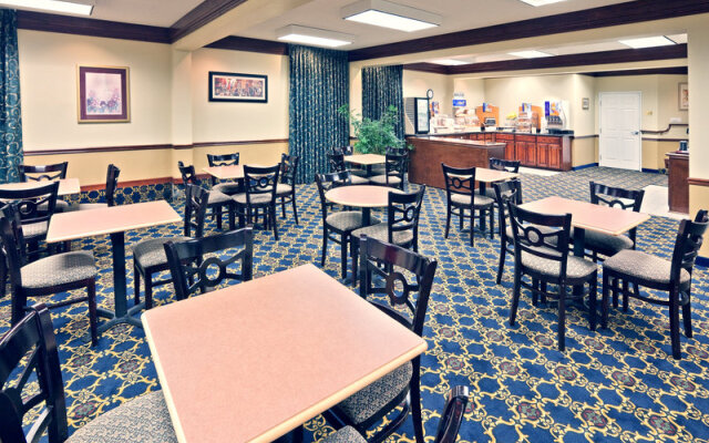 Days Inn & Suites By Wyndham Tahlequah