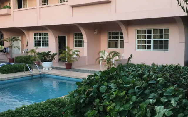 Tuxedo Villas