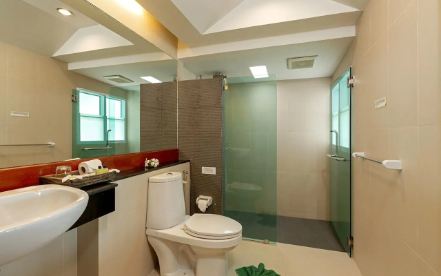 Nakara Long Beach Resort