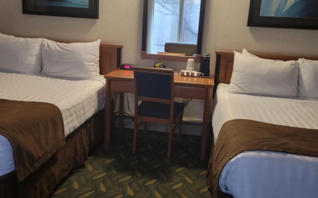 Travelodge by Wyndham Niagara Falls at the Falls