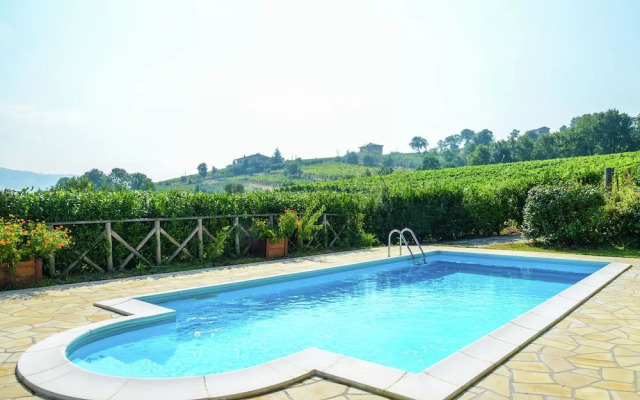 Apartment With Lovely Pool