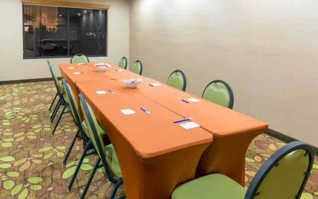 Holiday Inn Express Hotel & Suites Henderson by IHG