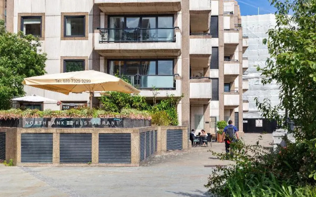 Luxurious Sir John Lyon Serviced Apartment