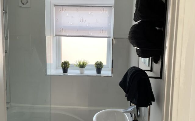 Impeccable 1-bed Apartment in Chesterfield