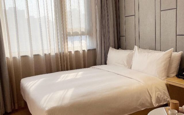 Vatica Beijing Chaoyang West Dawang Rd Jiulongshan Metro Station Hotel