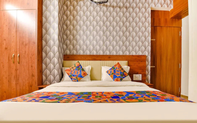 OYO Flagship 19036 Hotel Royal Raj