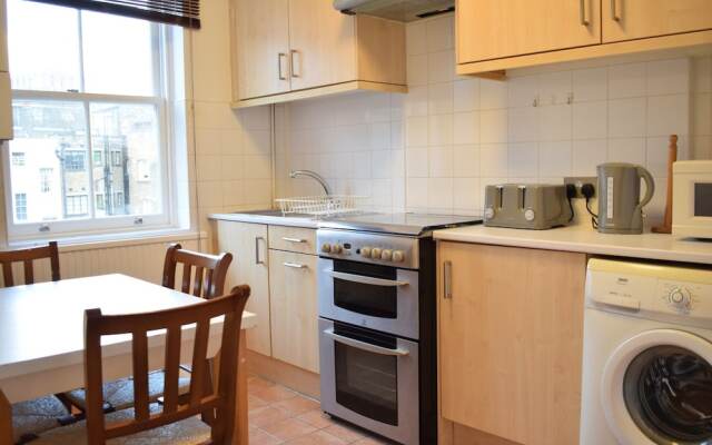 Spacious 3 Bedroom Flat in Covent Garden