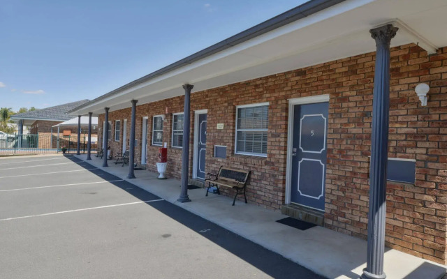 Cadman Motor Inn & Apartments