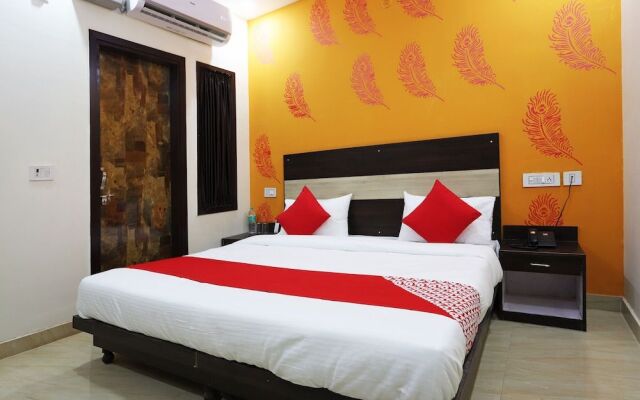 Oyo 42619 Diamond Key Residency