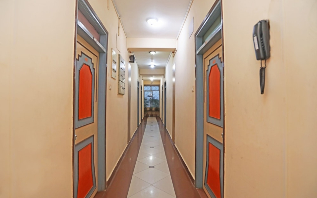 Capital O 6077 Hotel Ashraya