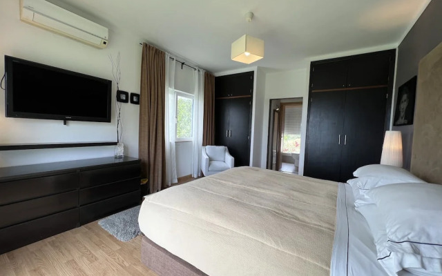 The Lake Villa Mountains & Sea view