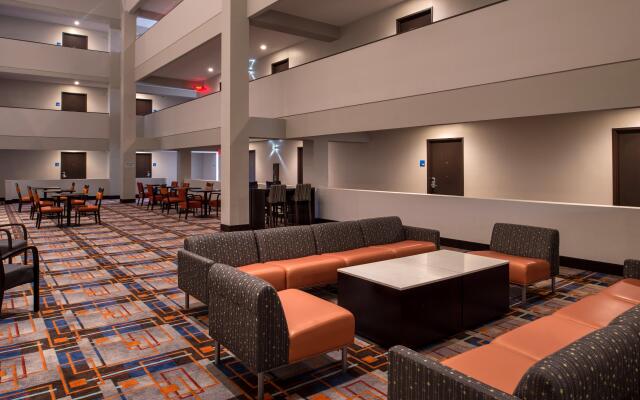 Holiday Inn Express & Suites San Antonio Medical-Six Flags, an IHG Hotel