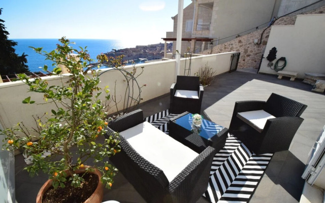 55 & 54 Stairs Apartments