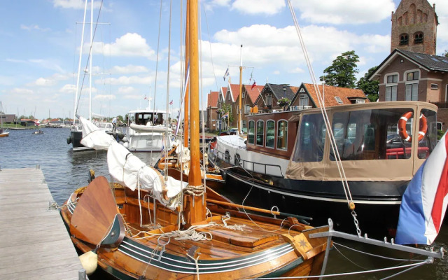 Holiday Home With Private Jetty on Water