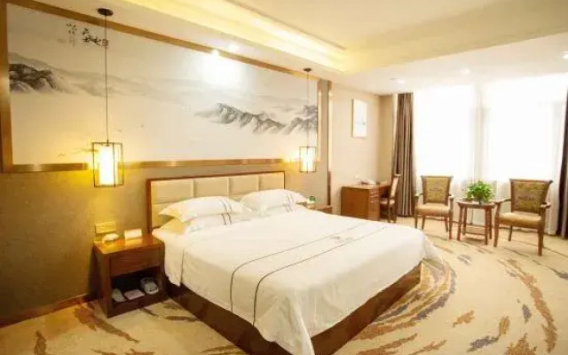 Jiu Ming Yue Hotel