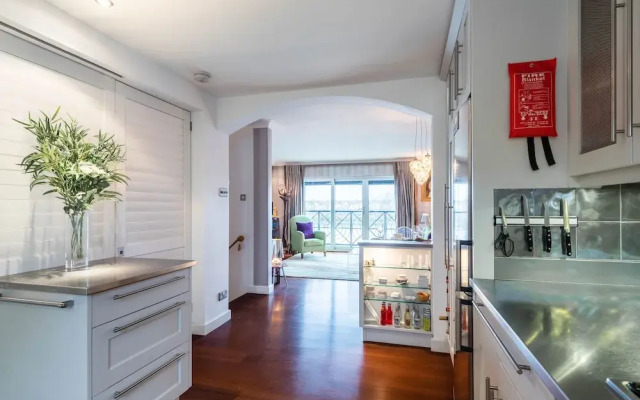 Immaculate Hammersmith Home By The River Thames
