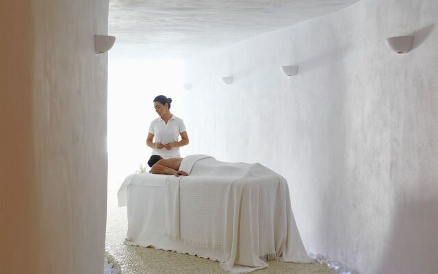 Kirini Suites & Spa Hotel