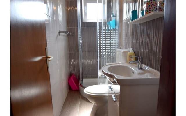 Apartments LA Room Near Pisak Beach