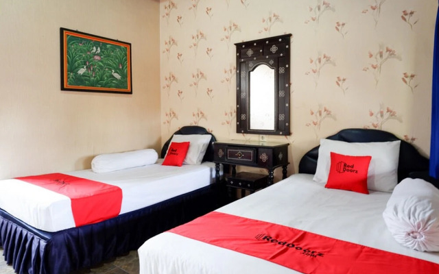 RedDoorz near Mayura Park Lombok 2