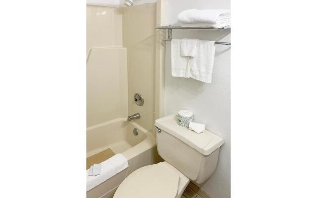 Days Inn Lake Saint Louis