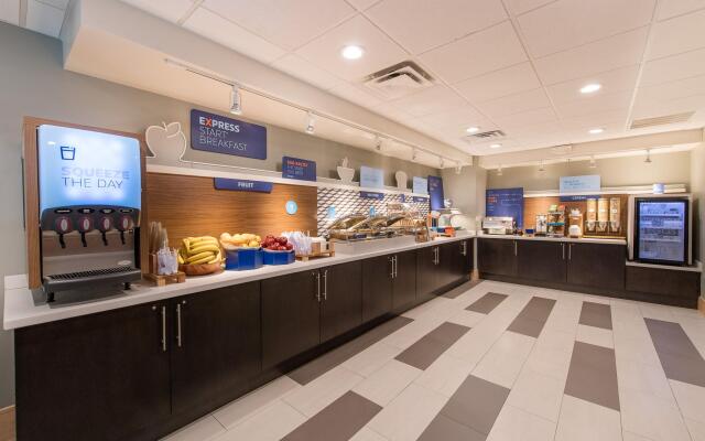 Holiday Inn Express & Suites Columbia-I-26 @ Harbison Blvd by IHG