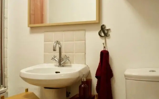 Cozy 1 Bedroom Home Near the City Centre