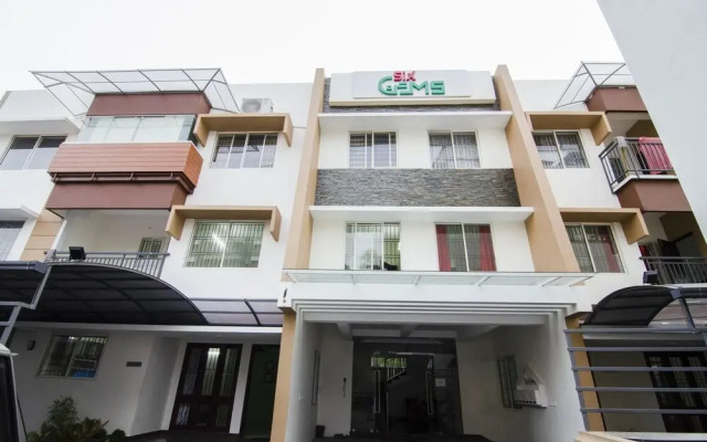 Six Gems by OYO Rooms