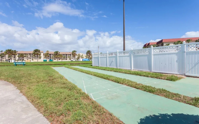 Ocean & Racquet 2303 by Vtrips