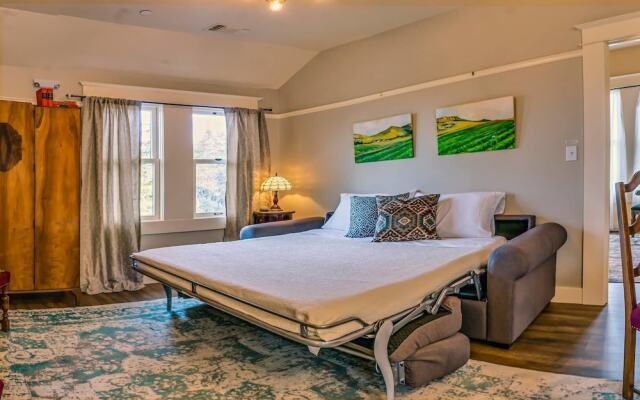 Redtail Suites~'red' Mccall Suite~tesla Station