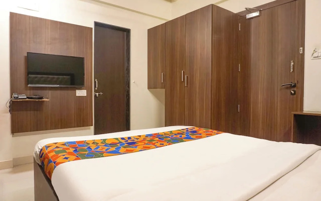 FabHotel Executive Pearl Inn - Nr. Twin tower