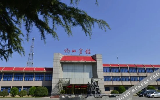 Longshan Hotel