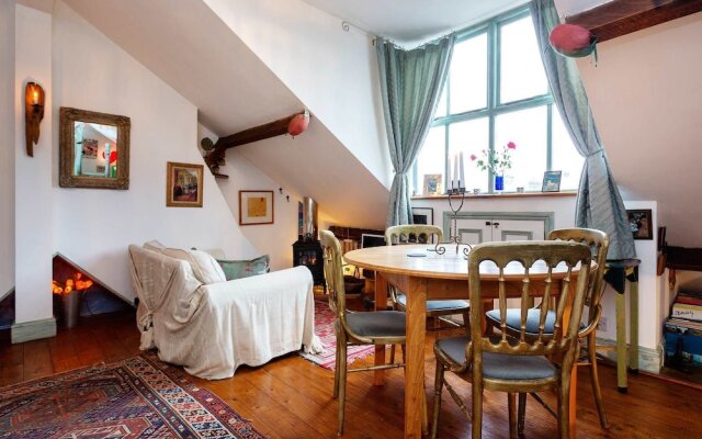 Veeve - The Attic Studio