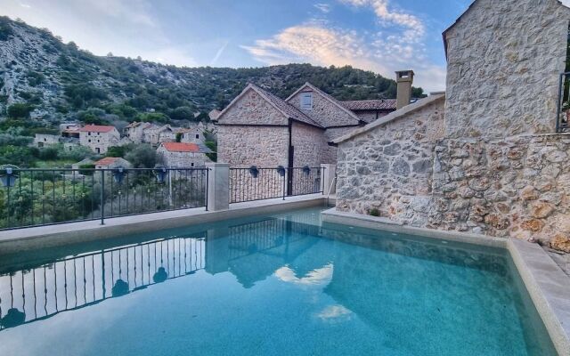 Rustic luxury villa Fulmin