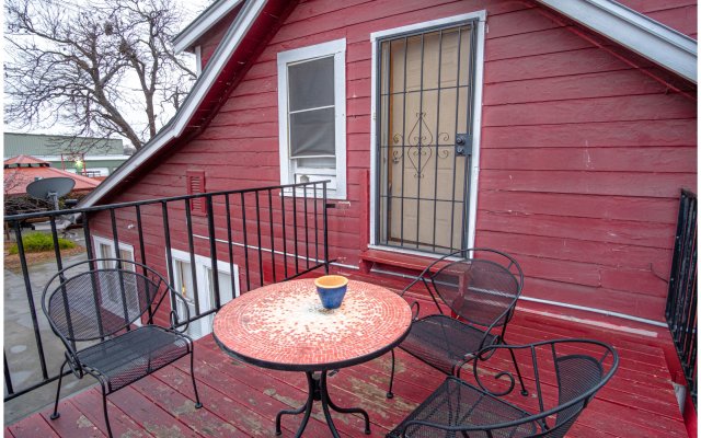The Highland House 5BR Huge Patio 2 Miles to DT
