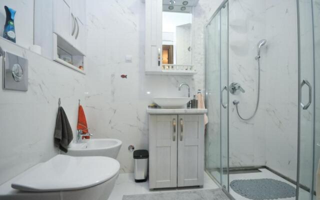 Lux Apartments MMS