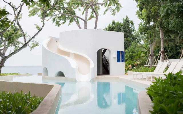 The Che Pool Access Beachfront Condo by Away