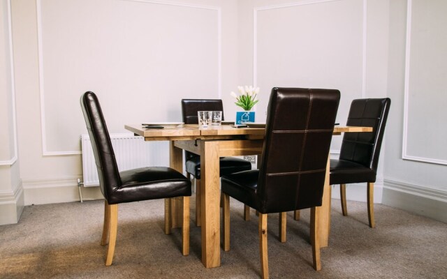 Modern Grove Court Apartment - ISMY