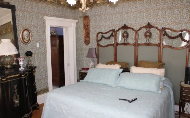 Johnstone Mansion