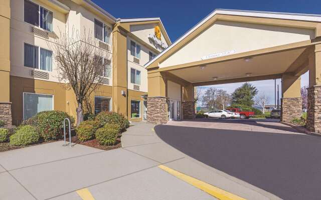 La Quinta Inn & Suites by Wyndham Central Point - Medford