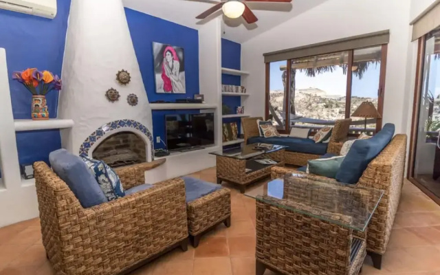 Casa Tranquila Only Steps to The Ocean 5-bedrooms Sleeps 9